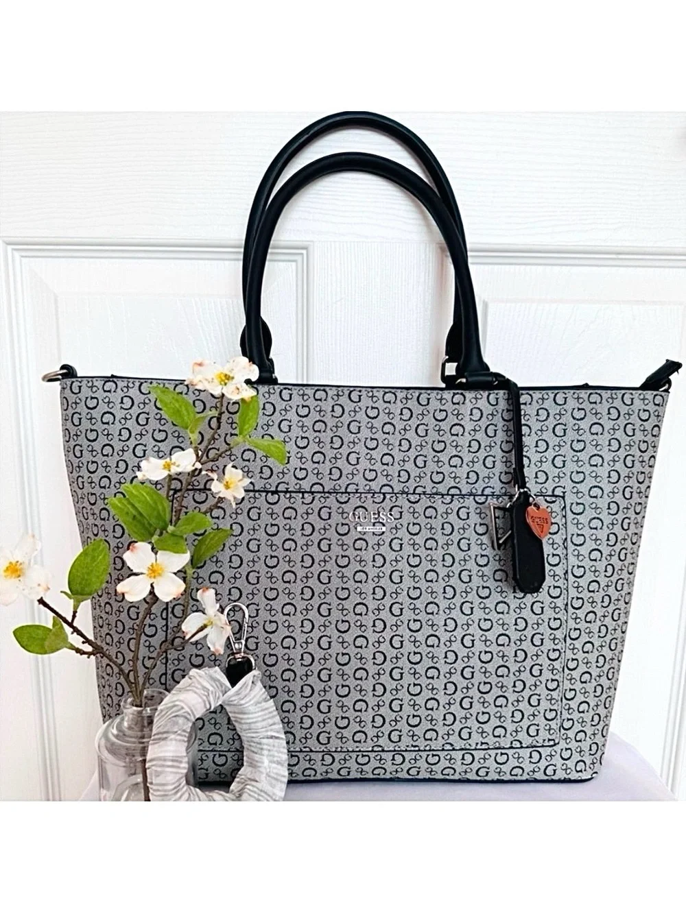 GUESS~ Stylish Large Gray Monogrammed Patterned Tote Bag w/Beige Lining